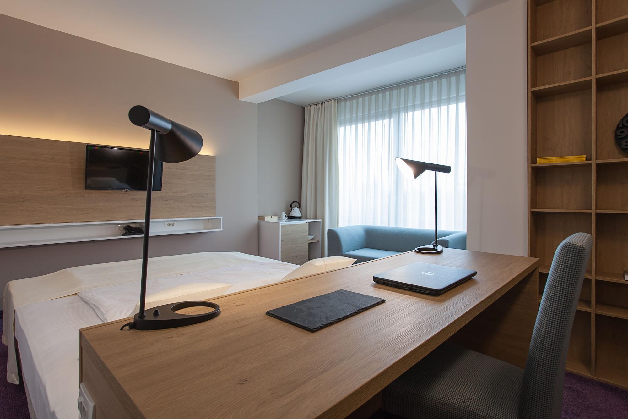City Park Hotel Skopje Bagian luar foto