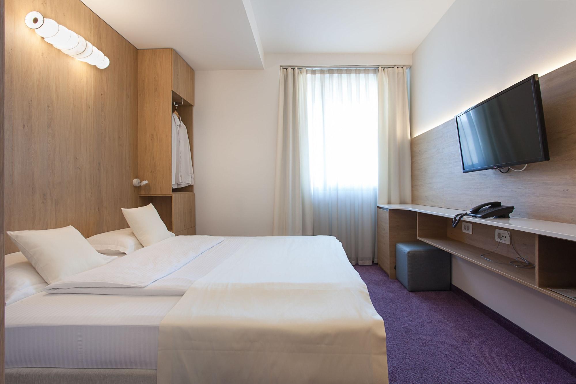 City Park Hotel Skopje Bagian luar foto