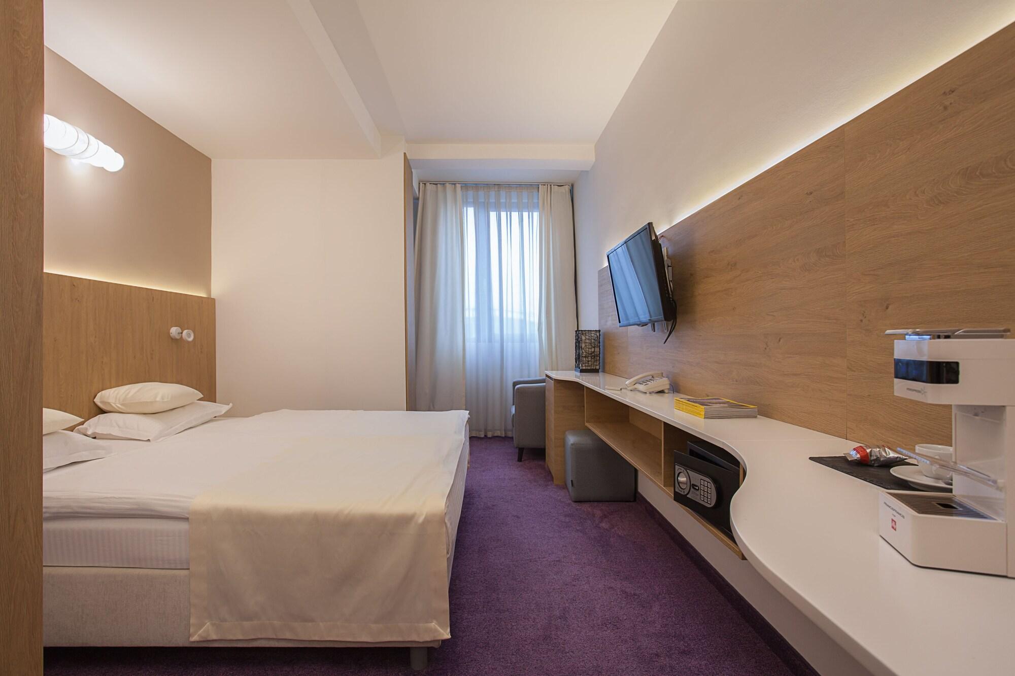 City Park Hotel Skopje Bagian luar foto