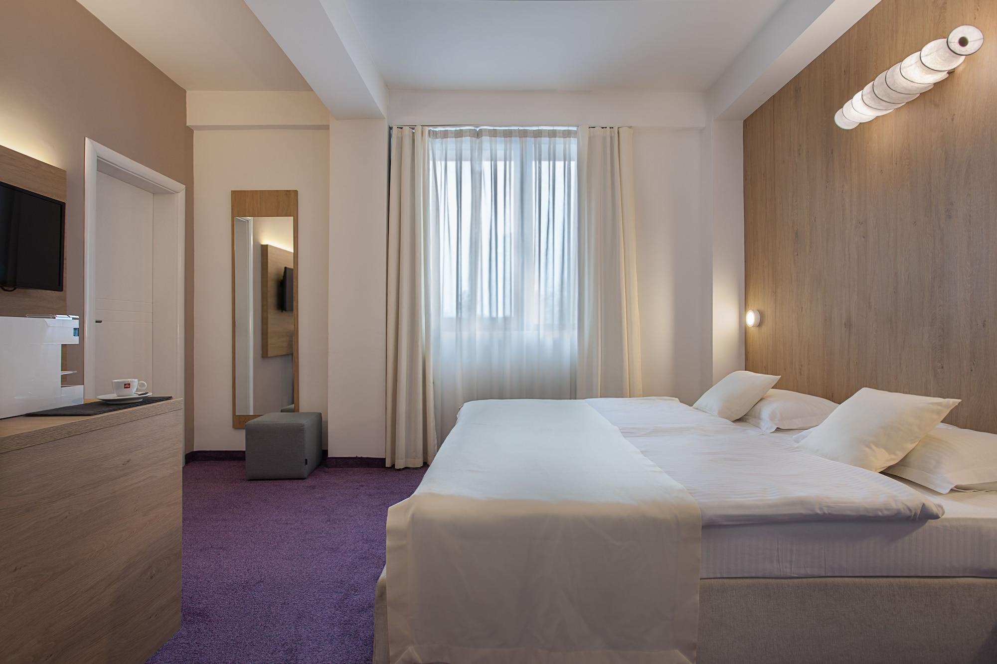 City Park Hotel Skopje Bagian luar foto