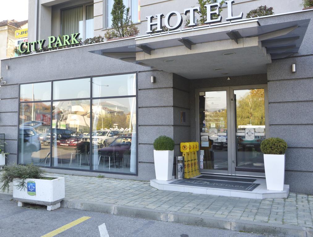 City Park Hotel Skopje Bagian luar foto