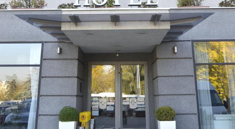 City Park Hotel Skopje Bagian luar foto