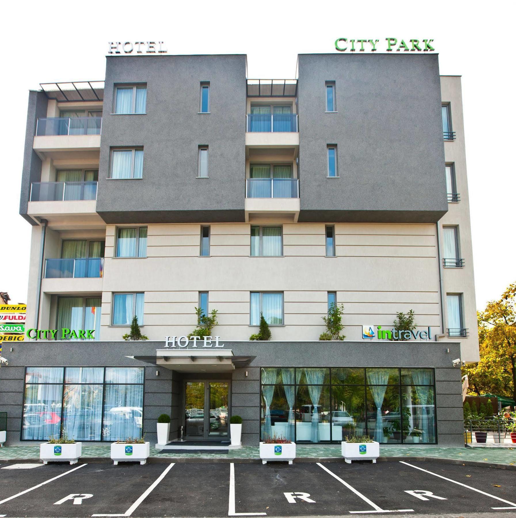 City Park Hotel Skopje Bagian luar foto